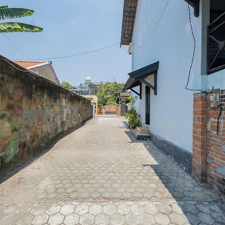 Reddoorz Syariah At Jalan Sunan Giri Tuban Tuban  المظهر الخارجي الصورة