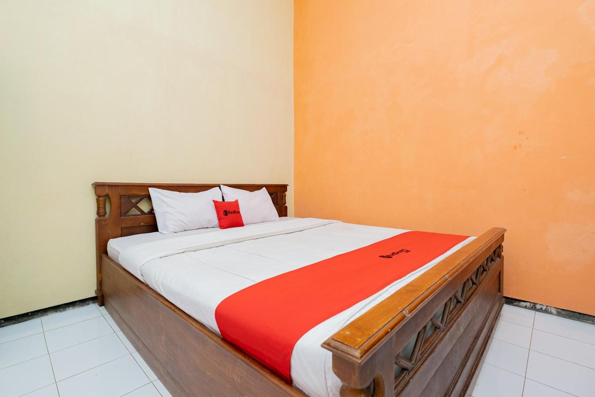 Reddoorz Syariah At Jalan Sunan Giri Tuban Tuban  المظهر الخارجي الصورة