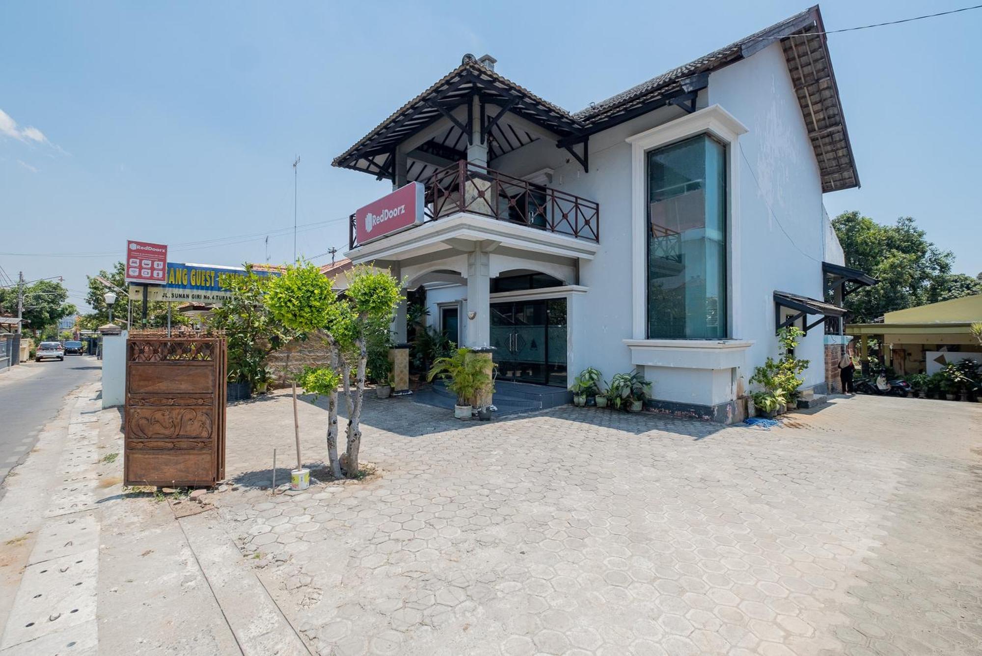 Reddoorz Syariah At Jalan Sunan Giri Tuban Tuban  المظهر الخارجي الصورة